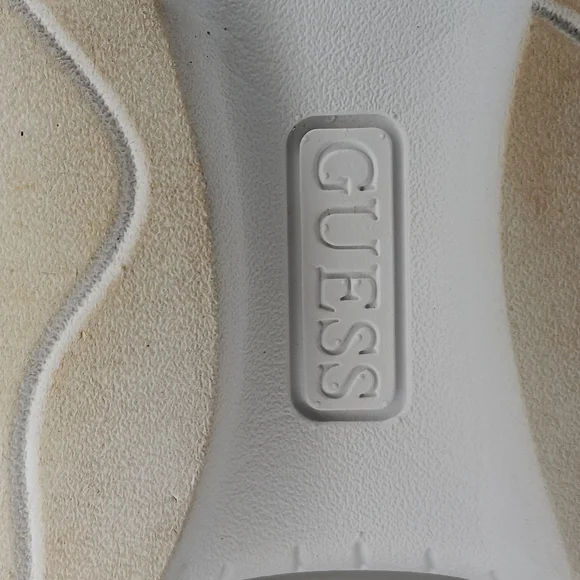 Guess - Picture 8 of 9